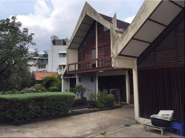 PT12 ขายที่ดิน เอกมัย พร้อมบ้าน 2 หลัง ซอยเอกมัย 22 ราคาขาย 565,000 บาท/ตรว.