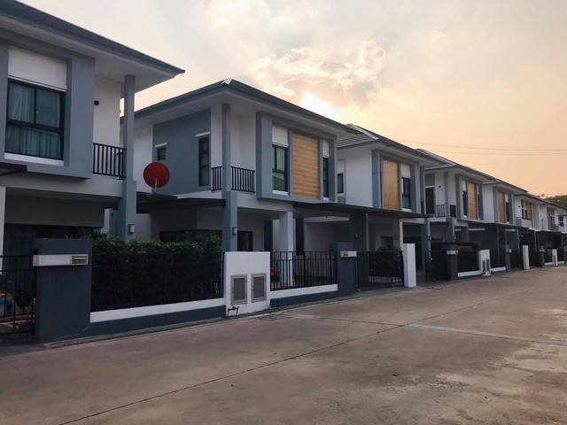 ขายบ้านแฝดเฟอร์นิเจอร์พร้อมอยู่ โครงการ ทีสเปซ ร.8-มหาวิทยาลัยขอนแก่น ราคา 3.49 ล้าน