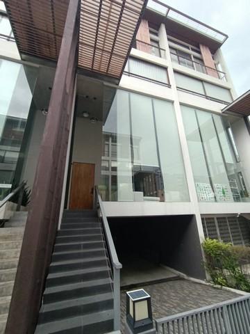 เช่าโฮมออฟฟิศ 4.5 ชั้น ใกล้ BTSปุณณวิถี Oasis Loft สุขุมวิท 64  เนื้อที่ 27 ตรว. พื้นที่ใช้สอย 240 ตารางเมตร 2 ห้องนอน 2ห้องโถง 3 ห้องน้ำ