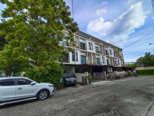 ขายทาวน์โฮม 3 ชั้นหลังริม โครงการ พาทิโอ ศรีนครินทร์-พระราม 9 กรุงเทพกรีฑา ใกล้ Airport Link หัวหมาก