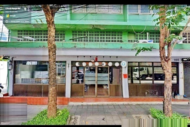 ล้อมรอบด้วยคอนโดพร้อมที่จอดรถ MRTสามย่าน จุฬา ให้เช่าหน้าร้านหัวมุม 1ชั้น 3คูหา กว้าง12 เมตร  34ตรว. 140ตรม. 1น้ำ   จามจุรีสแควร์ 