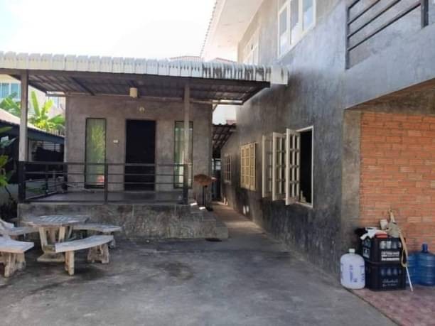 ซื้อ1แถม2 ขายด่วน เพียง 2.3 ล้าน 85 ตรว. บ้าน 2 หลัง ต้นเปา สันกำแพง สไตล์ลอฟ์ท หมู่บ้านเงียบสงบ ใกล้เมือง เดินทางเข้าเมืองเพียง 5-10 นาที