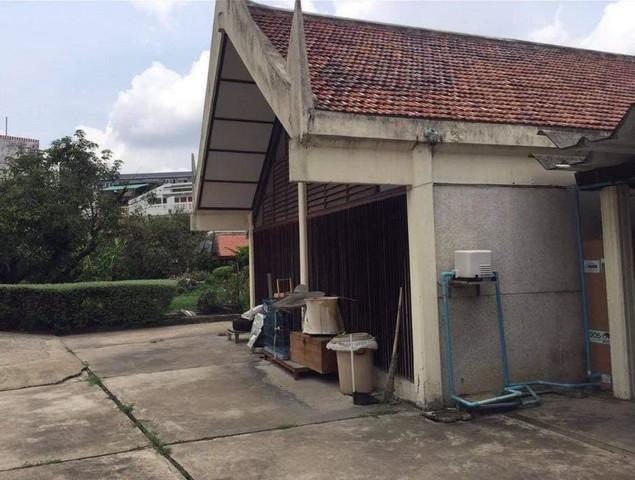 ขายที่ดิน เนื้อที่ 480 ตรว.พร้อมบ้าน 2 หลัง ซอยเอกมัย 22 ใกล้ทองหล่อ