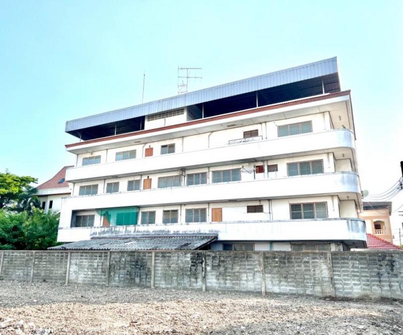 ให้เช่าอาคาร 4 ชั้น ย่านสุขุมวิท บางนา(หน้ากว้าง 9 เมตร x ยาว 26 เมตร) ขนาดเทียบเท่าตึกแถว 4 ห้องพื้นที่ 112 ตร.วา / เนื้อที่ใช้สอย 938 ตร.ม.จอดรถได้ 6-8 คัน หรือมากกว่าเหมาะทำโฮมออฟฟิสและโรงงาน / โกดังหรือศูนย์กระจายสินค้า  / หอพัก / อาคารพาณิชย์อื่นๆ ????สถานที่ตั้งอยู่ซอยบางนา-ตราด 19 สามารถเข้า-ออกได้หลายทาง ซ.บางนา-ตราด 15, ซ.บางนา-ตราด 21, ซอยอุดมสุข -5 นาที ถึงเซ็นทรัลบางนา / Bigc บาง