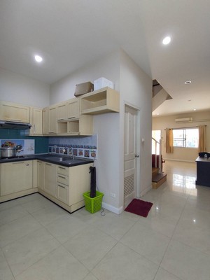 ขายทาวน์โฮม 3 ชั้น สภาพดีพร้อมอยู่ หมู่บ้าน ปริญลักษณ์ เอกชัย-บางบอน 3 ห้องนอน 4 ห้องน้ำ (Prinyaluck Ekachai-Bangbon)