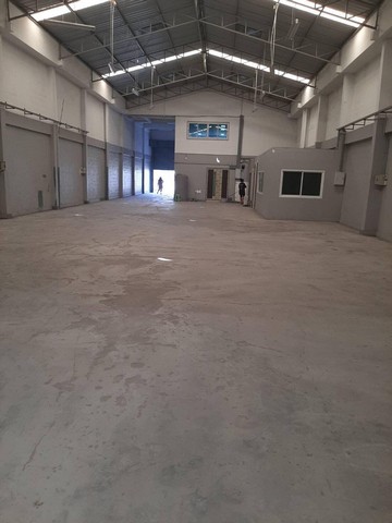 BS1283ให้เช่าโกดังพื้นที่ 650 ตรม.ย่านบางพลี ใกล้วัดบางพลีใหญ่กลาง เดินทางสะดวกใกล้ทางด่วนและถนนวงแหวนรอบนอกราคาเช่า 50,000 บาทต่อเดือนติดต่อ : คุณพร 0938091444 (เบอร์นี้แอดไลน์ได้คะ),โทร 0939833259ID Line : henghengpaulaรหัสประกาศ BS1283ให้เช่าโกดังพื้นที่ 650 ตรม.ย่านบางพลี เดินทางสะดวกใกล้ทางด่วนและถนนวงแหวนรอบนอกภายในจะมี ห้องน้ำ 2 ห้อง ออฟฟิตภายใน 1 ห้องระบบไฟฟ้า 3 เฟส รถเทรนเลอร์เข้าออกได้ใก