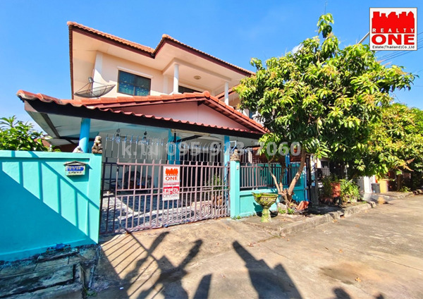 LIST.8018 ขาย บ้านเดี่ยว ม.เต็มสิริ1 ถ.มิตรไมตรี ต.คู้ฝั่งเหนือ อ.หนองจอก กทม.10530รายละเอียดเพิ่มเติม– บ้านเดี่ยว 2 ชั้น หลังมุม ขนาดเนื้อที่ 36 ตรว.– ประกอบด้วย 4 นอน 2 น้ำ 1 ห้องครัว ต่อเติมหลังคาปูกระเบื้ยงรอบบ้าน– แอร์ 1 ตัวสถานที่ไกล้เคียง– บิ๊กซีหนองจอก– ตลาดหนองจอก– แมคโครหนองจอก– โรงเรียนเจียรดับ– ใกล้โรงพยาบาลหนองจอก– มี รปภ ดูแล 24 ชม.– สนามเด็กเล่น– ตลาดนัดเช้า-เย็