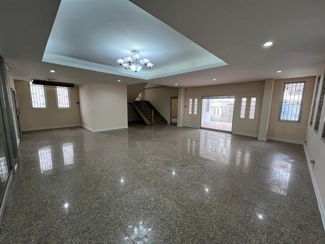 HR1444ให้เช่าบ้านเดี่ยว ถนนราธิวาสราชนครินทร์ เดินทางสะดวก เพียง 600 ม.ถึง bts ช่องนนทรี