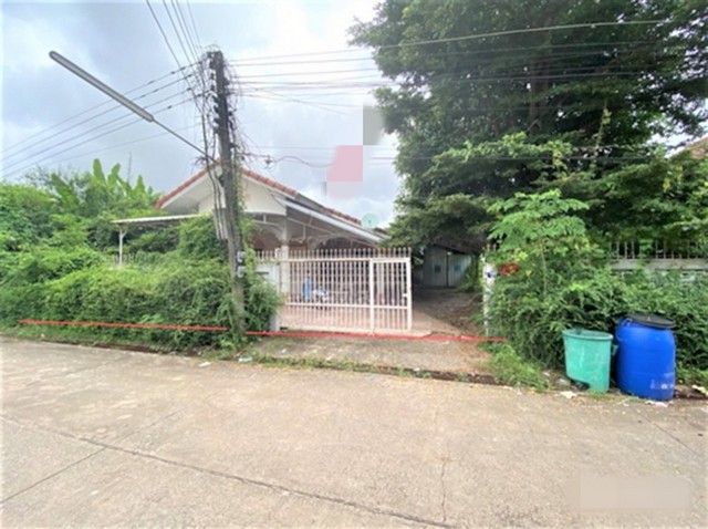 รายละเอียดเพิ่มเติมCode ID :   PKK02-16255ราคาขาย       3,490,000 บาท- ขนาดพื้นที่ :   100.10 ตร.ว (1 งาน) - พื้นที่ใช้สอย :    200.75 ตร.ม- จำนวนห้อง :  3 ห้องนอน 1 ห้องน้ำ - ที่จอดรถ :   1-2 คัน- บ้านเดี่ยว  :    1 ชั้น- บ้านเดี่ยวหันทางทิศ : -- อายุอาคาร :  16 ปีพิกัดทรัพย์ :   https://maps.app.goo.gl/ZopdqMude8AT3jtS9สถานที่ใกล้เคียง- ใกล้โลตัส โกเฟรช อำนาจเจริญ- ใกล้โลตัส โก เฟรช โรงพยาบาลอำนาจเจริญ- ใกล้ตลาดสดเทศบาลอำนาจเจริญ- ใกล้โรงเรียนสาธิตเท�