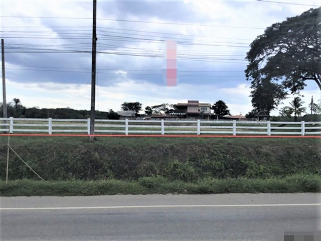 รายละเอียดเพิ่มเติมCode ID :   PKK02-16219ราคาขาย       25,194,000 บาท- ขนาดพื้นที่ :  10,534.50 ตร.ว (26 ไร่ / 1 งาน / 34.50 ตร.ว) - พื้นที่ใช้สอย :   679.25 ตร.ม- จำนวนห้อง :  4 ห้องนอน 4 ห้องน้ำ - ที่จอดรถ :   1-2 คัน- บ้านเดี่ยว  :    2 ชั้น- บ้านเดี่ยวหันทางทิศ : -- อายุอาคาร :  20 ปีพิกัดทรัพย์ :   https://maps.app.goo.gl/4Twt4dW3bgXTRvUD6สถานที่ใกล้เคียง- ใกล้โรงเรียนบ้านนาแขม- ใกล้โรงเรียนบ้านวังยาว- ใกล้โรงเรียนบ้านห้วยทราย- ใกล้วัดป่าสามัคคีธรรมสอบถาม�