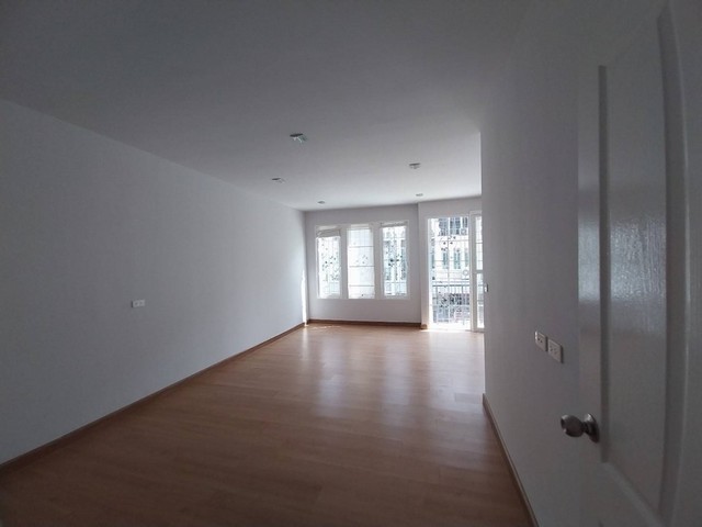 ขายทาวน์เฮ้าส์ 3 ชั้นโครงการ โกลเด้น ทาวน์ ลาดพร้าว-เกษตรนวมินทร์ บึงกุ่ม  กทม PKK03-01156