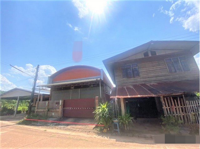 รายละเอียดเพิ่มเติมCode ID :   PKK02-16171ราคาขาย        2,023,000 บาท- ขนาดพื้นที่ :   62.50 ตร.ว - พื้นที่ใช้สอย :    160 ตร.ม- จำนวนห้อง :  - ห้องนอน - ห้องน้ำ (2 ห้องโถง)- ที่จอดรถ :   1-2 คัน- บ้านครึ่งตึกครึ่งไม้  :    2 ชั้น- บ้านครึ่งตึกครึ่งไม้หันทางทิศ : -- อายุอาคาร :   8 ปีพิกัดทรัพย์ :   https://maps.app.goo.gl/nmbGChLZHGfZVkxd6สถานที่ใกล้เคียง- ใกล้บิ๊กซี มาร์เก็ต โซ่พิสัย- ใกล้โลตัส โกเฟรช โซ่พิสัย - ใกล้โรงพยาบาลโซ่พิสัย- ใกล้ตลาดสดเท