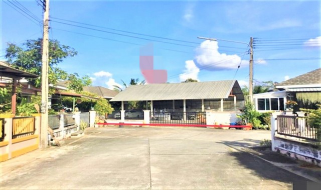 รายละเอียดเพิ่มเติมCode ID :   PKK02-16021ราคาขาย        5,025,000 บาท- ขนาดพื้นที่ :   155 ตร.ว (1 งาน / 55 ตร.ว)- พื้นที่ใช้สอย :    142.25 ตร.ม- จำนวนห้อง :  3 ห้องนอน 2 ห้องน้ำ - ที่จอดรถ :   1 คัน- บ้านเดี่ยว   :    1 ชั้น- บ้านเดี่ยวหันทางทิศ : -- อายุอาคาร :   11 ปีพิกัดทรัพย์ :    https://maps.app.goo.gl/YLLEGdCQqLLE4gaS6สถานที่ใกล้เคียง- ใกล้ซีเจ ซูเปอร์มาร์เก็ต สาขาทุ่งสว่าง - ใกล้โลตัส โกเฟรช ดอนขวาง - ใกล้ตลาดไนท์วัดบูรพ์- ใกล้มหาวิทยาลัยราชภัฏ�