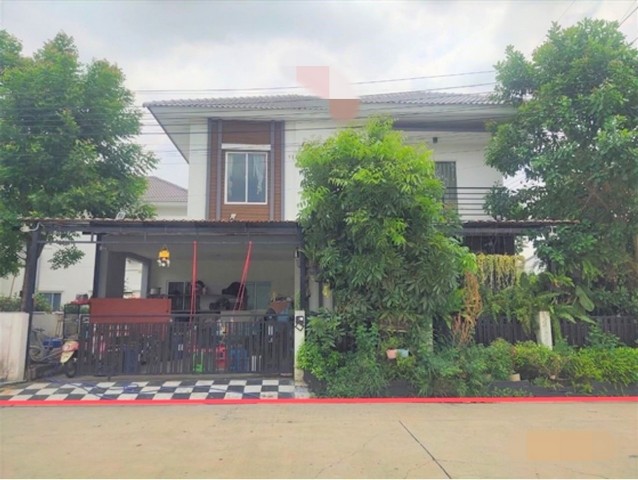 รายละเอียดเพิ่มเติมCode ID : PKK02-16251ราคาขาย       4,950,000 บาท- ขนาดพื้นที่ :  53.40 ตร.ว - พื้นที่ใช้สอย :  173 ตร.ม- จำนวนห้อง :    4 ห้องนอน 2 ห้องน้ำ - ที่จอดรถ :     1-2 คัน- บ้านเดี่ยว :     2 ชั้น- บ้านเดี่ยวหันทางทิศ : -- อายุอาคาร :   3 ปีพิกัดทรัพย์  :   https://maps.app.goo.gl/vPjuqUwvRN8kfRg4Aสถานที่ใกล้เคียง- ใกล้ตลาดสดศรีวารี- ใกล้โลตัส โกเฟรช บ้านเอื้ออาทร วัดศรีวารีน้อย- ใกล้โรงเรียนวัดศรีวารีน้อย- ใกล้ซีเจ ซูเปอร์มาร์เก็ต สา�