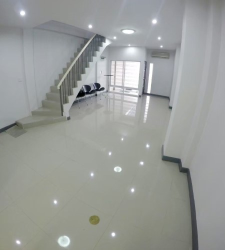 ทาวน์โฮม4ชั้ันถ.สุขุมวิท65มี4นอน4น้ำเหมาะทำออฟฟิศใกล้BTSเอกมัยเช่า45,000บาท/เดือน