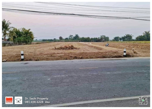  Property ID : M08228สวนอินทผาลัม พร้อมลงทุน กำไรงาม ใกล้ อ.แม่สาย เชียงราย– เนื้อที่ 12 ไร่ 3 งาน 34 ตารางวา (5,134 ตรว.)– ที่ดินรูปสี่เหลี่ยมคางหมู กว้าง 85 ม. ลึก 250 ม. โดยประมาณ– ที่ดินหันหน้า ทิศตะวันตก ติดถนนลาดยาง ยาว 80 ม. ถนนกว้าง 6.5 ม.– ทิศเหนือ ติดกับ ที่ดินและบ้าน– ทิศใต้ ติดกับ ที่ดิน– ทิศตะวันออก ติดกับ คลองหลง———————————————————-: : ลักษณะเด่น : :– เอกสารสิทธิ์โฉนดครุฑแดง– ทำเลดีเ