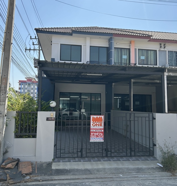 ขายบ้านโซนสุวินทวงศ์ พื้นที่ 26.9 ตารางวาทาวเฮ้าส์ 2 ชั้น หลังมุม 2 ห้องนอน 2 ห้องน้ำ 1 ที่จอดรถปรับปรุงบ้านเรียบร้อยโดยช่างฝีมือดีพร้อมเข้าอยู่ได้เลย สถานที่ใกล้เคียง• ตลาดสดสุวินทวงศ์พลาซ่า• ตลาดฉินสุวินทวงศ์• สุวินทวงศ์ Residenceบ้านทำเลดี เข้า-ออกสะดวก แม้ไม่มีรถส่วนตัวอยู่ในทำเลการค้า ร้านอาหาร ร้านขายของมากมาย++++ขายราคา: 2.5ล้าน ค่าโอนคนละครึ่ง++++Location: https://maps.app.goo.gl/u