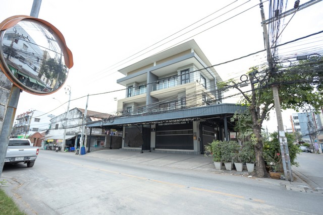 BS1287ให้เช่าอาคาร 3 ชั้น ซอยรามอินทรา 19 ใกล้BTSสถานีลาดปลาเค้า เหมาะทำออฟฟิศ ค้าขาย อยู่อาศัยค่าเช่า 35,000 บาท/เดือน (ล่วงหน้า 1 เดือน ประกัน 3 เดือน) สัญญาเช่า 1 ปีขึ้นไปติดต่อ : คุณพร 0938091444 (เบอร์นี้แอดไลน์ได้คะ),โทร 0939833259ID Line : henghengpaulaรหัสประกาศ BS1287ให้เช่าอาคาร 3 ชั้น ซอยรามอินทรา 19 เหมาะทำออฟฟิศ ค้าขาย อยู่อาศัยเช่าทำออฟฟิศ จดทะเบียนบริษัทได้เนื้อที่ 40 ตร.ว. (หน้ากว้าง 8.5 เมตร ลึก 20 เ