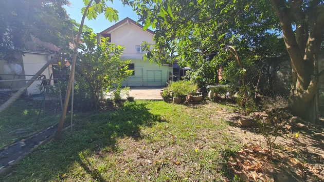 ขายที่ดินพร้อมสิ่งปลูกสร้าง แขวงบางแคเหนือ เขตบางแค กรุงเทพมหานครที่ตั้ง 100-27 พุทธมณฑลสาย 2 ซอย 5 แขวงบางแคเหนือ เขตบางแค กรุงเทพมหานคร 10160พิกัด https://maps.app.goo.gl/75rcLG8ENsvqyCEi6 ขนาดพื้นที่ 120 ตารางวารายละเอียดขายที่ดินเปล่าถมแล้วพร้อมสิ่งปลูกสร้าง เป็นเรือนรับรอง 1 หลัง บรรยากาศดี ร่มรื่น พร้อมต้นไม้บริเวณรอบๆ ที่ดินเหมาะสำหรับรีโนเวทสร้างเป็นบ้านพักที่อยู่อาศัย หรือ ทำเ