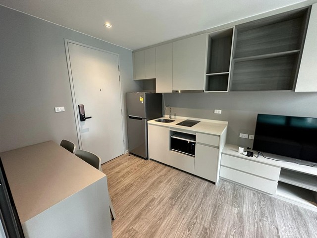 Aspen Condo Lasalle, nice, convenient, peaceful, 5th floor, BTS Bearing.***Service for selling/renting houses, condos and giving advice. If interested, contact at any time***Interested in additional details or pictures or making an appointment to see the room?Contact Ekachai (Aui)T. 089-799-5598Line ID: @auiauiaui001 (add @ in front)Room type: 1 bedroom, 1 bathroomSize 27 sq m., 5th floor, Building C2New, clean room, beautifully decorated, ready to move in.details-------------------------------------------------- ------------Rental price: 8,000 baht per month-------------------------------------------------- ------------* furniture- wardrobe- Built-in kitchen- Bed with mattress- Sofa-------------------------------------------------- ------------*Facilities worth using- Lobby- Garden with pavilion- Overflow Swimming Pool- Jacuzzi- Fitness- Co-Living Space- Meeting Room-------------------------------------------------- ------------*Nearby important places (Based on information from Googl