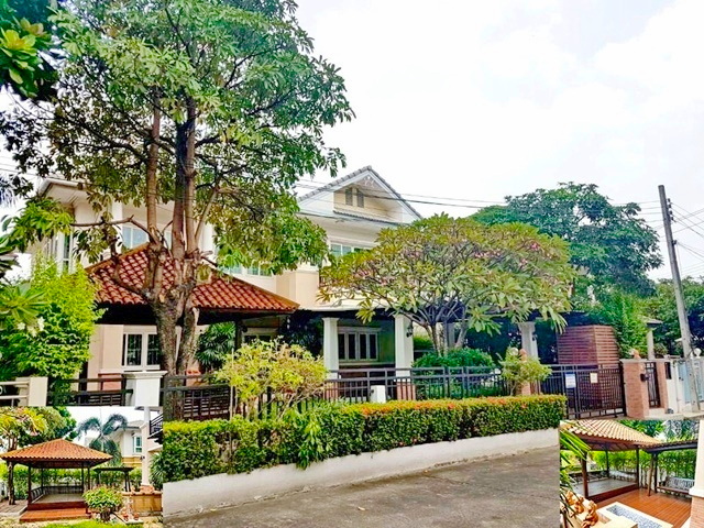 แฟชั่นไอซ์แลนด์ MRTรามอินทรา กม. 8 ให้เช่าด่วนบ้านเดี่ยว 2 ชั้น เฟอร์ครบ สวนหย่อม 94ตรว. 252ตรม. 3นอน 5น้ำ 2จอดรถ 7แอร์ 