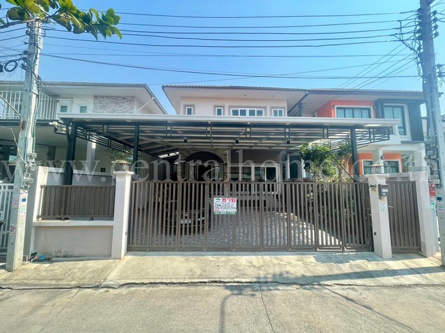 รหัสทรัพย์  5055บ้านเดี่ยว บุญศิริ 51 ตารางวา ใกล้ BTS โรงเรียนนายเรือที่ตั้ง ซอยบุญศิริ 11 ถนนสุขุมวิท ตำบลบางเมืองใหม่ อำเภอเมืองสมุทรปราการ จังหวัดสมุทรปราการ 10270รายละเอียดทรัพย์- บ้านเดี่ยว 2 ชั้น, ขนาดพื้นที่ 51 ตารางวา, พื้นที่ใช้สอย 168 ตารางเมตร - 3 ห้องนอน, 3 ห้องน้ำ, 1 ห้องครัว, 3 ที่จอดรถ- พื้นชั้นล่างเป็นกระเบื้อง, พื้นชั้นบนเป็นกระเบื้อง- แอร์ติดผนัง 4 เครื่อง, เฟอร์