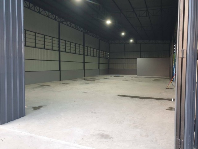 BS1286ให้เช่าโกดัง 300 ตรม.ซอยกาญจนาภิเษก 25 ย่านกรุงเทพกรีฑา ใกล้ถนนวงแหวนรอบนอก เหมาะทำคลังสินค้าราคาเช่า 51,000 บาท / หลัง / เดือน (170 บาท/ตร.ม)ในพื้นที่เดียวกันมี 2 โกดัง โกดังละ 300 ตร.ม มีประตูเชื่อม 2 โกดังติดต่อ : คุณพร 0938091444 (เบอร์นี้แอดไลน์ได้คะ),โทร 0939833259ID Line : henghengpaulaรหัสประกาศ BS1286ให้เช่าโกดัง 300 ตรม.ซอยกาญจนาภิเษก 25 ย่านกรุงเทพกรีฑา ใกล้ถนนวงแหวนรอบนอกเหมาะทำคลังสินค้า- เนื้อที