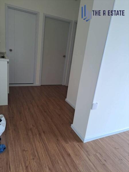 ขายNotting Hill สุขุมวิท-แพรกษา คอนโดพร้อมอยู่ ใกล้รถไฟฟ้า BTS แพรกษา   ขนาด 35.52 ตรม.ชั้น 18 2 นอน 1 น้ำวิวโล่ง ขายห้องเปล่า ค่าส่วนกลาง 35 บาทขาย 2.5 ล้านบาทค่าโอนคนละครึ่ง สนใจติดต่อ รินรดา 0615519925 ID Line:0615519925 เว็บ:https://www.ther-estate.com/สิ่งอำนวยความสะดวกLobby + Free WifiCo-Working Spaceสระว่ายน้ำฟิตเนสสวนพักผ่อนสวนลอยฟ้าSky Lounge TerraceSky Binocular ViewJogging TrackShuttle Serviceกล้องวงจรปิดเข้า-ออกประตู Key Cardระบบรักษาความปลอดภัยตลอด 24 ชม.