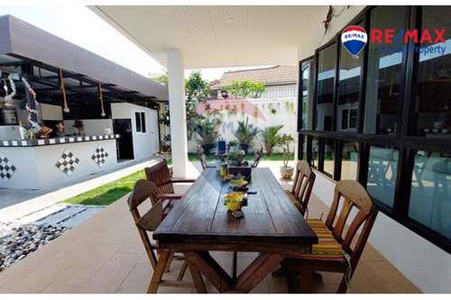 วิลล่าพร้อมสระว่ายน้ำส่วนตัว 5 ห้องนอนสวยใกล้มาบประชัน