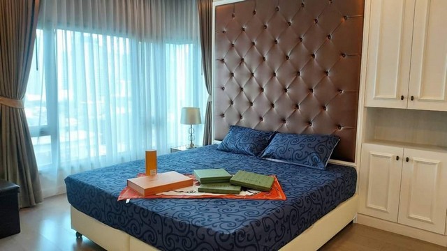 สนใจสอบถามเพิ่มเติมคุณแอม 086-836-2535เซ้ง‼️ ร้านอาหาร-ชาบู  #จุฬา50 #สามย่าน เพียง 7.5 แสน #ต่อรองได้ #รับนายหน้า - ได้แบรนด์ พร้อมอุปกรณ์ทั้งหมด และสูตรอาหาร- ห่างสามย่านมิตรทาวน์เพียง 200m.- มีลูกค้าจองจัดเลี้ยงตลอด ทั้งนศ.และพนง.ออฟฟิศ- อาคาร 2 คูหา 3 ชั้น- มีโซนห้องน้ำแยกชายหญิง ชั้น 1- ชั้น 2-3 เป็นหอพัก- มีระเบียงตากผ้า- มีที่จอดรถสำหรับเจ้าของร้าน- ชั้น 2-3 #ทำเป็นห้องพัก- ห้องพ