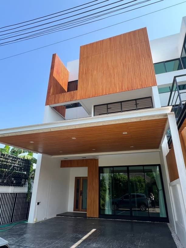 ขาย 4.9 ล้าน ทาวน์โฮม 3 ชั้น 30 ตรว. สันทราย สไตล์โมเดิร์น ทำโฮมออฟฟิศได้ มีชั้นลอย ใหม่มากพร้อมอยู่ #ใกล้เซ็นทรัลเฟสติวัล