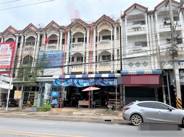 รายละเอียดเพิ่มเติมCode ID : PKK04-06366ราคาขาย       4,000,000 บาท- ขนาดพื้นที่ : 19.10 ตร.ว- พื้นที่ใช้สอย :  244 ตร.ม- จำนวนห้อง : 3 ห้องนอน 3 ห้องน้ำ (มีชั้นลอย)- ที่จอดรถ :  1-2 คัน- อาคารพาณิชย์ :    3 ชั้น- อาคารพาณิชย์หันทางทิศ : -- อายุอาคาร :   26 ปีพิกัดทรัพย์ :      https://maps.app.goo.gl/ZBBYRt4xkz5MV83L9สถานที่ใกล้เคียง- ใกล้โลตัส โกเฟรช บึงพระจันทร์- ใกล้โลตัส โกเฟรช ชุมชนไชยานุภาพ พิษณุโลก- ใกล้แม็คโคร พิษณุโลก- ใกล้โรงพยาบาลรว�