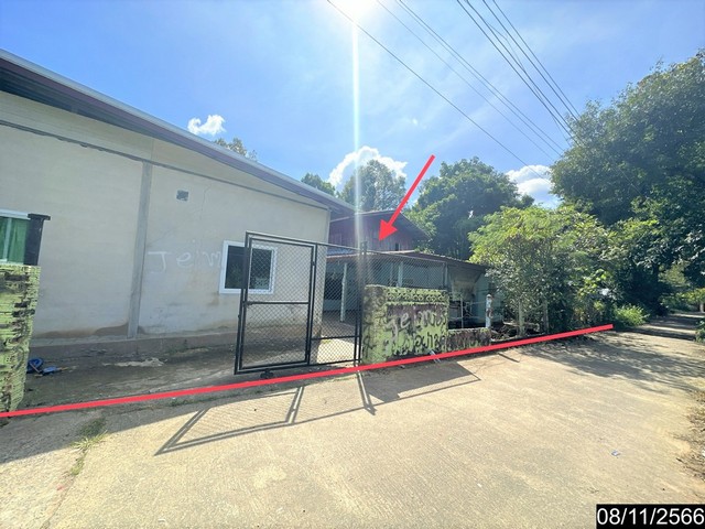   รายละเอียดเพิ่มเติม Code ID : PKK02-14770   ราคาขาย 1,973,000  บาท- ขนาดพื้นที่ :   197.00 ตร.ว.- พื้นที่ใช้สอย :   199 ตร.ม- จำนวนห้อง :  2 ห้องนอน 2 ห้องน้ำ  - ที่จอดรถ :    1   คัน- บ้านหันทางทิศ : - พิกัดทรัพย์ : https://maps.app.goo.gl/vc51T3GJgZmPap8R8    สถานที่ใกล้เคียง- ใกล้ตลาดแสวงทรัพย์- ใกล้ โรงพยาบาลกองบิน 21 - ใกล้ ตลาดหนองบก  - ใกล้ มินิบิ๊กซีห้วยวังนอง  สอบถามเพิ่มเติม/นัดชมโทร. 097-419-5982(พลอย)โทร. 096-932-4624(ออมสิน)Line : @panaya (มี@ด้านหน้า)ปรึกษาส