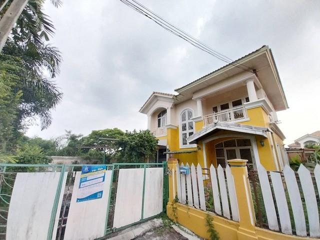  รายละเอียดเพิ่มเติม Code ID : PKK02-01204  ราคาขาย  3,600,000  บาท- ขนาดพื้นที่ :   66.00 ตร.ว.- พื้นที่ใช้สอย :   -- จำนวนห้อง :   4 ห้องนอน 2 ห้องน้ำ - ที่จอดรถ :   2    คัน- บ้านหันทางทิศ : - พิกัดทรัพย์ : https://maps.app.goo.gl/yTTGQUyRqtEikVEWA    สถานที่ใกล้เคียง- ใกล้สถานีรถไฟฟ้า ตลาดบางใหญ่- ใกล้โรงพยาบาลสัตว์บ้านสวน   - ใกล้โรงพยาบาลบางใหญ่- ใกล้ศูนย์ดูแลผู้สูงอายุ ชีวา สอบถามเพิ่มเติม/นัดชมโทร. 097-419-5982(พลอย)โทร. 096-932-4624(ออมสิน)Line : @panaya (�