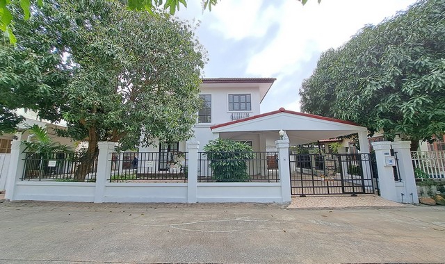 รายละเอียดเพิ่มเติม Code ID : PKK02-00755  ราคาขาย  3,200,000 บาท- ขนาดพื้นที่ :   51.60 ตร.ว.- พื้นที่ใช้สอย :   -- จำนวนห้อง :   3 ห้องนอน 2 ห้องน้ำ- ที่จอดรถ :   1    คัน- บ้านหันทางทิศ : - พิกัดทรัพย์ :  https://maps.app.goo.gl/kPyHWoCcLWzjXtGSA    สถานที่ใกล้เคียง- ใกล้ซีเจ มอร์ สาขารังสิตคลอง 4 - ใกล้โลตัส โก เฟรช ตลาด รังสิต คลอง 4  - ใกล้ไทยฟู้ดส์ เฟรซ มาร์เก็ต สาขาคลอง4- ใกล้โลตัส รังสิต-นครนายก สอบถามเพิ่มเติม/นัดชมโทร. 097-419-5982(พลอย)โทร. 096