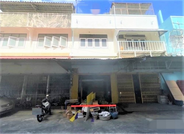 รายละเอียดเพิ่มเติมCode ID : PKK04-06414ราคาขาย       3,150,000 บาท- ขนาดพื้นที่ :   24.20 ตร.ว - พื้นที่ใช้สอย :    184 ตร.ม- จำนวนห้อง :  2 ห้องนอน 2 ห้องน้ำ- ที่จอดรถ :   1-2 คัน- อาคารพาณิชย์   : 2 ชั้น- อาคารพาณิชย์หันทางทิศ : -- อายุอาคาร :   42 ปีพิกัดทรัพย์  :       https://maps.app.goo.gl/ENfqQc5y6GpSgtMq6สถานที่ใกล้เคียง- ใกล้ถนนคนเดินนครสวรรค์- ใกล้โรงพยาบาลศรีสวรรค์- ใกล้โลตัส โกเฟรช สาขาแยกป้อม 1 นครสวรรค์- ใกล้บิ๊กซี ซูเปอร์เซ็นเตอร์ �