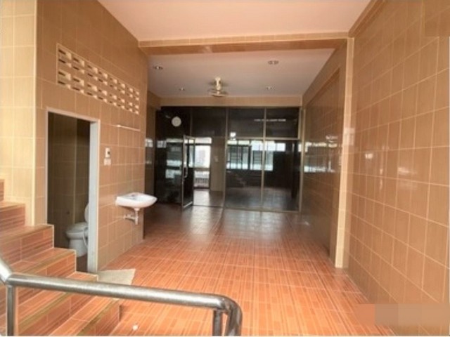 ขายอาคารพาณิชย์    อำเภอเมืองนครสวรรค์   นครสวรรค์  (PKK04-06413)