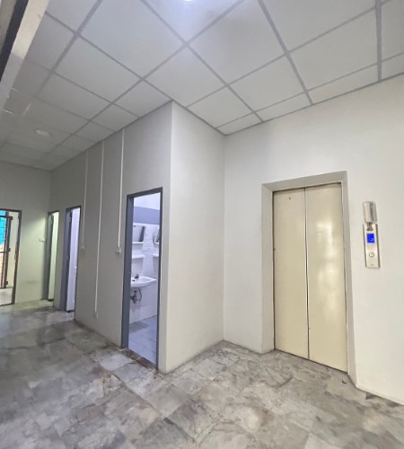 ตึกแถว6ชั้นถ.รัชดา18พื้นที่1000ตรม8ห้องเอนกประสงค์12ห้องน้ำจอดรถ3คันใกล้MRTสุทธิสาร