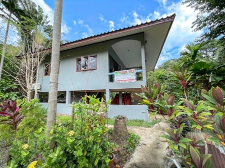 Single house for rent, Location: Baan Tai, Tambon Mae Nam Koh Samui .For people who are looking for a comfortable and quiet residenceThe house has a wide area of 100 sq m. No chaos, privacy.details:1 bedroom with air conditioner **Fully Furnished, Ready to move in**2 bathroomsKitchen with sinkPrivate parking.Facilities:- Quiet atmosphere The house is separated from the other houses.- Near Soi 7 Market/Global House/Super Cheap- Only 2 minutes away from 7-11 (convenience store)- Wat Phra Lan Pier (LomPhaya speed boat)- Baan Tai Beach 4 minutes - Pets are not allowed.Rental price starts at 15,000-17,000 baht/month (for long-term renters of 6 months or more).Contact to reserve, schedule a home viewing and request additional details:089-633-1978, 095-274-5309Whatsapp: +66-89-633-1978Whatsapp: +66-95-274-5309.Follow more information at winner estate south thailand.Never miss the opportunity to make this your home! .#Houseforrent #Kohsamui #forlongterm #singlehouse#BaanTaiBeach #บ้าน