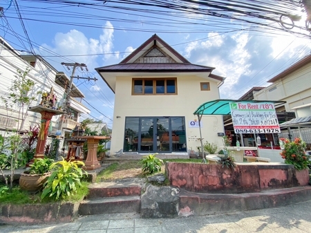 Commercial building #available for rent, prime location, next to the road.Suitable for doing business Supports all businesses such as beauty salons, restaurants, massage shops, spa shops, and others.**Rental price only 30,000-35,000 baht/month (6 months - 1 year or more)**.details:- 1 bedroom- 2 bathrooms- kitchen- Spacious 1-2nd floor hall- front area Ready to decorate beautifully- Fence around the house━━━━━━━━━━━━━━━━━━━━━Nearby places: Maenam Beach, Bophut Beach, Fishermans Village, Maenam Market, Thee Prasat School,top restaurants (Mae Nam Subdistrict Zone), opposite Top Family (convenience store)━━━━━━━━━━━━━━━━━━━━━If interested, contact to inquire, reserve a room or make an appointment to see the inside of the house.Tel. 089-633-1978━━━━━━━━━━━━━━━━━━━━━#Empty house for rent #Koh Samui rooms #Apartment Samui#Apartment Koh Samui #Rooms for rent in Samui #