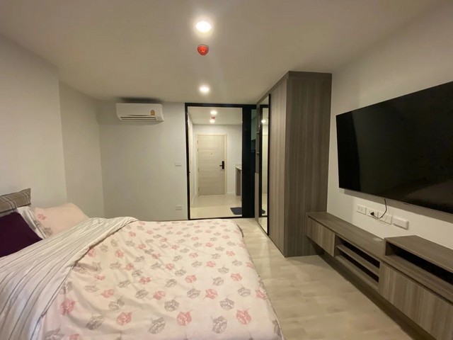 ขายคอนโด ดิออริจิ้น สุขุมวิท 105 ซอยลาซาล อาคาร B ราคาถูกมาก!!! สนใจ แอดไลน์เบอร์ 065-236-ห้าเก้าเก้าห้าหรือโทร 092-963-เก้าสามห้าหกรายละเอียดขายคอนโด1. ชื่อโครงการ : ดิ ออริจิ้น สุขุมวิท105 ซอยลาซาล2. ขาย 3. 1,590,000 ลบ.4. 1 ห้องนอน 1 ห้องน้ำ5. พื้นที่ใช้สอย 24 ตรม.6. ตั้งอยู่ชั้น 3 7. ทิศ : ระเบียงหันทางทิศตะวันออก 8. เฟอร์นิเจอร์ : Microwave, เตียง. ทีวี, เครื่องซักผ้า, เตาไฟฟ้า, ตัวดูควัน, บิ้วอินทั้งหมดส�