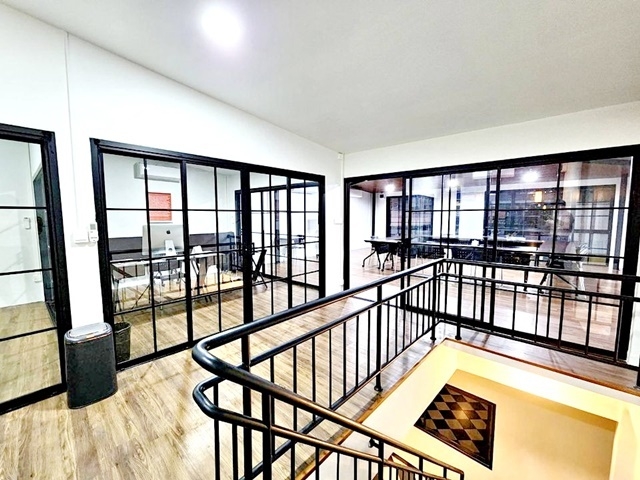 ให้เช่าออฟฟิศ ชั้น3 BTSตลาดพลู เดอะมอลล์ ท่าพระ รีโนเวทใหม่ ทำเลดีมากๆ 28ตรว. 100ตรม. 3นอน 3น้ำ จอดรถได้ 5แอร์ ตลาดเฟิร์สวัน 