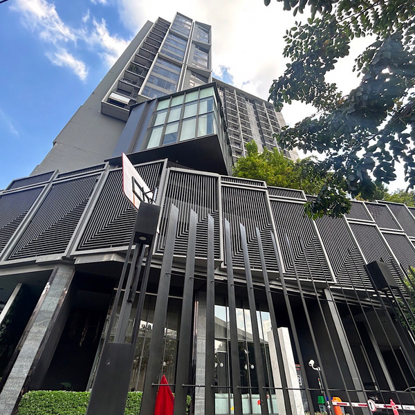 รหัสทรัพย์: M4616ขาย คอนโด ห้องชุด : คอนโดหรู โครงการคุณภาพ เซ็นทริค รัชโยธินสถานที่ตั้ง: จันทรเกษม จตุจักร กรุงเทพ.• จุดเด่นของโครงการคอนโด High Rise จากโครงการคุณภาพ แบรนด์ SC Assetคอนโด ติดถนนใหญ่ รัชโยธินโครงการติดถนนใหญ่ ใกล้ BTS รัชโยธิน 150 ม.ยูนิตน้อย ไม่พลุกพล่าน ให้คุณได้พักผ่อน และได้ใช้ส่วนกลางอย่างเต็มที่อุดมสมบูรณ์ และเพียบพร้อมทั้งห้างสรรพสินค้า ,มหาวิทยาลั