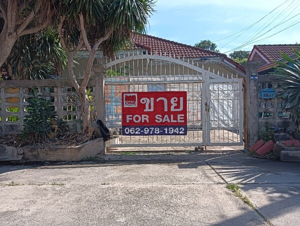 M3269ขายบ้านเดี่ยว 1 ชั้นโครงการหมู่บ้านเคียงตะวัน ซอยพรประภานิมิต23/2 มีเนื้อที่ 63.1 ตารางวา มี 2 ห้องนอน 1 ห้องน้ำ 1 ห้องครัว จอดรถยนต์ข้างในบ้านได้ 2 คัน *ที่ตั้ง.หมู่บ้านเคียงตะวัน บ้านเลขที่ 80/43 ซอยพรประภานิมิต 23/2 ถนนพรประภานิมิต ตำบลหนองปรือ อำเภอบางละมุง จังหวัดชลบุรี 20150 *สถานที่ใกล้เคียง-ตรอ. เค.เอ็น.เจ เซอร์วิส( หนองปรือ)-โครงการหมู่บ้านเอสพีวิลเลจ 5-โครงการหมู่บ้