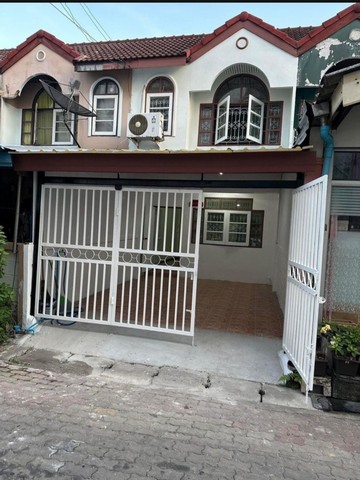 ขายบ้านทาวน์เฮ้าส์ 2 ชั้น รีโนเวทใหม่พร้อมเข้าอยู่ ซอยคู่สร้าง สุขสวัสดิ์ 84 ใกล้โรงพยาบาลเปาโลพระประแดง  เดินทางง่าย ใกล้สิ่งอำนวยความสะดวก