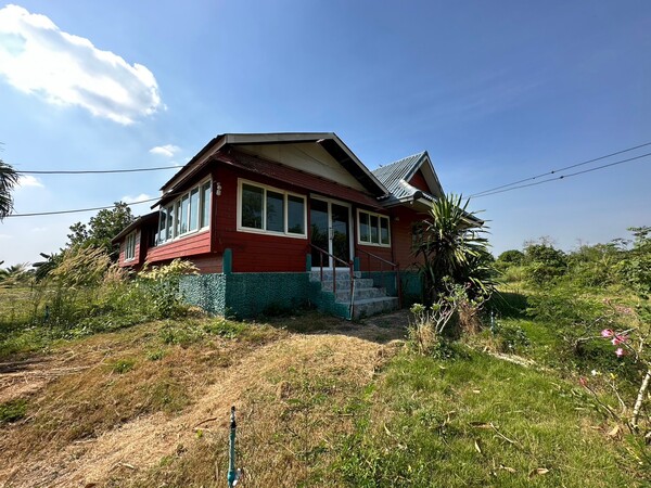 ขายที่ดิน พร้อมบ้านสวน ต.เขากระปุก อ.ท่ายาง จ. เพชรบุรี 10 ไร่ พร้อมโอน