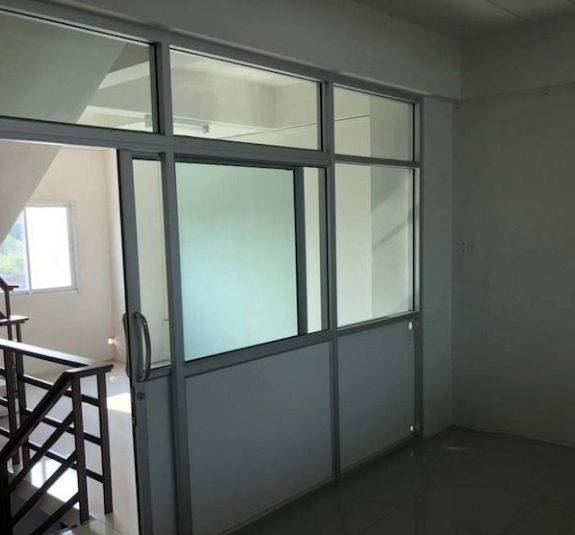 ให้เช่าอาคาร3.5 ชั้น  ย่านรังสิต ใกล้ตลาดไท ติดริมถนนเลียบคลองแอน (เทพกุญชร)