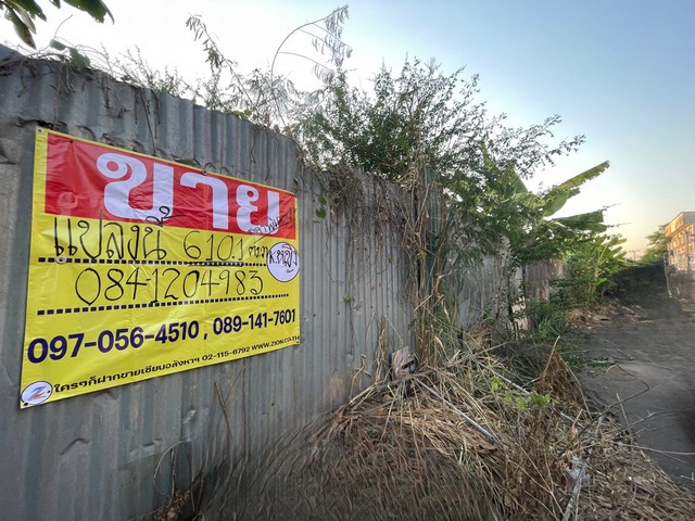 ZTK033ขายด่วน ที่ดินแปลงสวย 610.1 ตร.วา  ถมแล้ว ทุ่งครุ บางมด  ซอยประชาอุทิศ 54 แยก 4 ทุ่งครุ ราคาพิเศษที่ตั้ง ถนนประชาอุทิศ54 (แยก4) แขวงบางมด เขตทุ่งครุพิกัดแปลง Location 13.63820254,100.49139780รายละเอียด- ที่ดิน เนื้อที่ 1-2-10.1 ไร่- หน้ากว้าง 60 ม. ลึก 55 ตรว. ด้านหลังติดคลอง- พื้นที่สีเหลือง- เป็นที่ดินถมแล้ว สถานที่ใกล้เคียง- ศูนย์บริการสาธารณสุข 59  - เส้นทางทะลุ พุทธบูชา36- ห่างจากหน้าปากซอย ประชาอุ