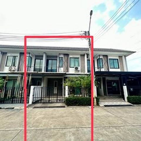 ทาวเฮ้าส์ 2 ชั้นบนทำเลทองของศรีราชาหมู่บ้านปิดมีความปลอดภัยสูงมาก