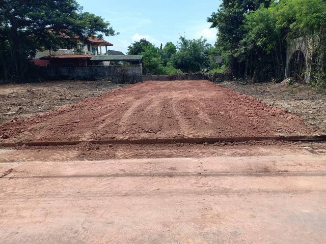 ขายด่วนที่ดินในเมือง อำเภอเมือง จังหวัดอุดรธานี เนื้อที่ 72 ตารางวา#รายละเอียดและที่ตั้งทรัพย์-ที่ดินเปล่าขนาด 72 ตารางวา ตั้งอยู่ในตัวเมือง อำเภอเมืองอุดรธานี จังหวัดอุดรธานี-ถนนทหาร ตรงข้ามกองบิน 23 เข้าซอยอารยะชน 200 เมตร-เหมาะสำหรับทำหอพักหรือบ้านพักอาศัย เข้าออกสะดวก#ทำเลเด่น-ใกล้กองบิน 23 มทบ 24-ใกล้เซเว่นอีเลฟเว่น โลตัส และราชภัฏอุดรธานีสามารถเข้าออกไ